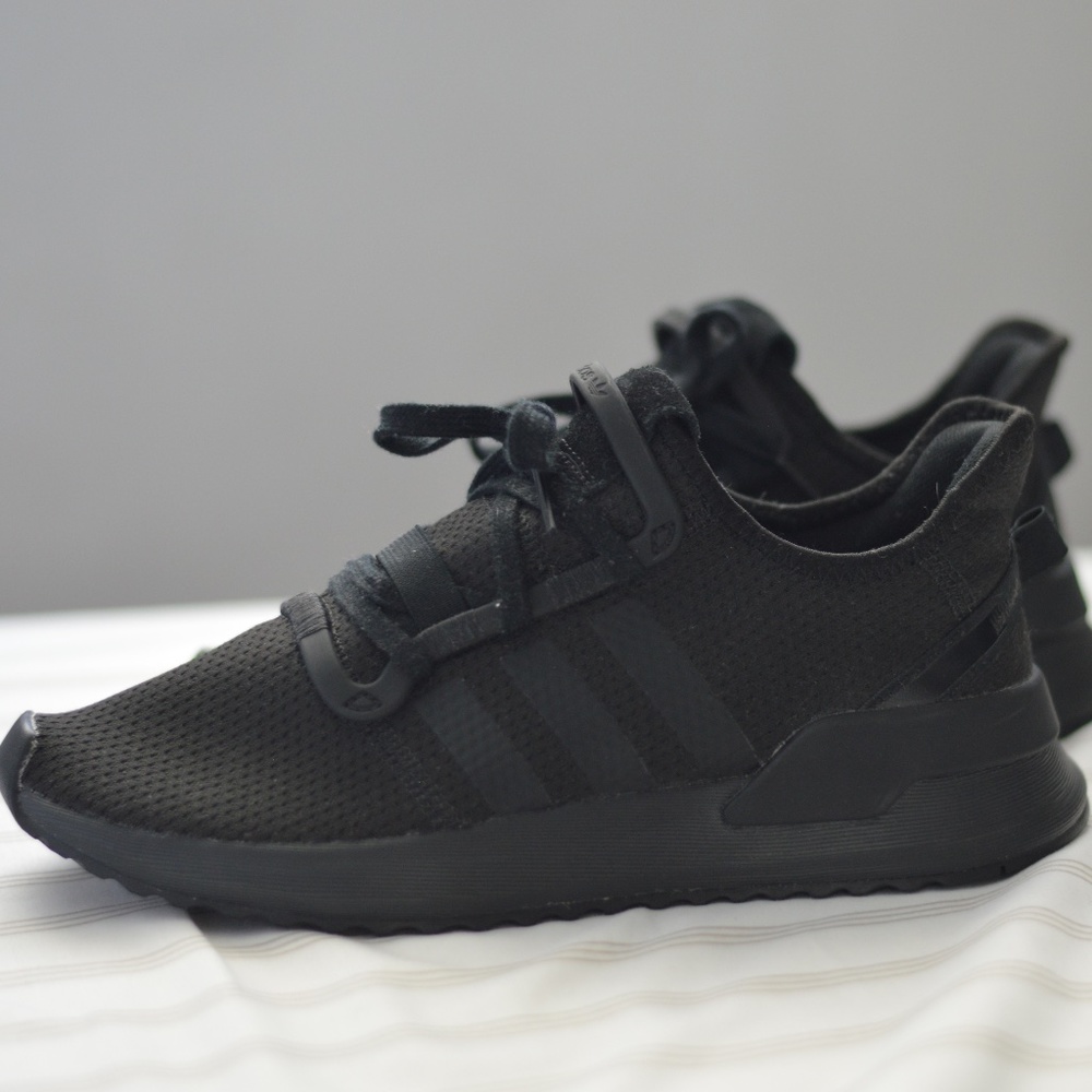 Adidas U Path Run Shoes in Black Sz 6.5 - Kids
